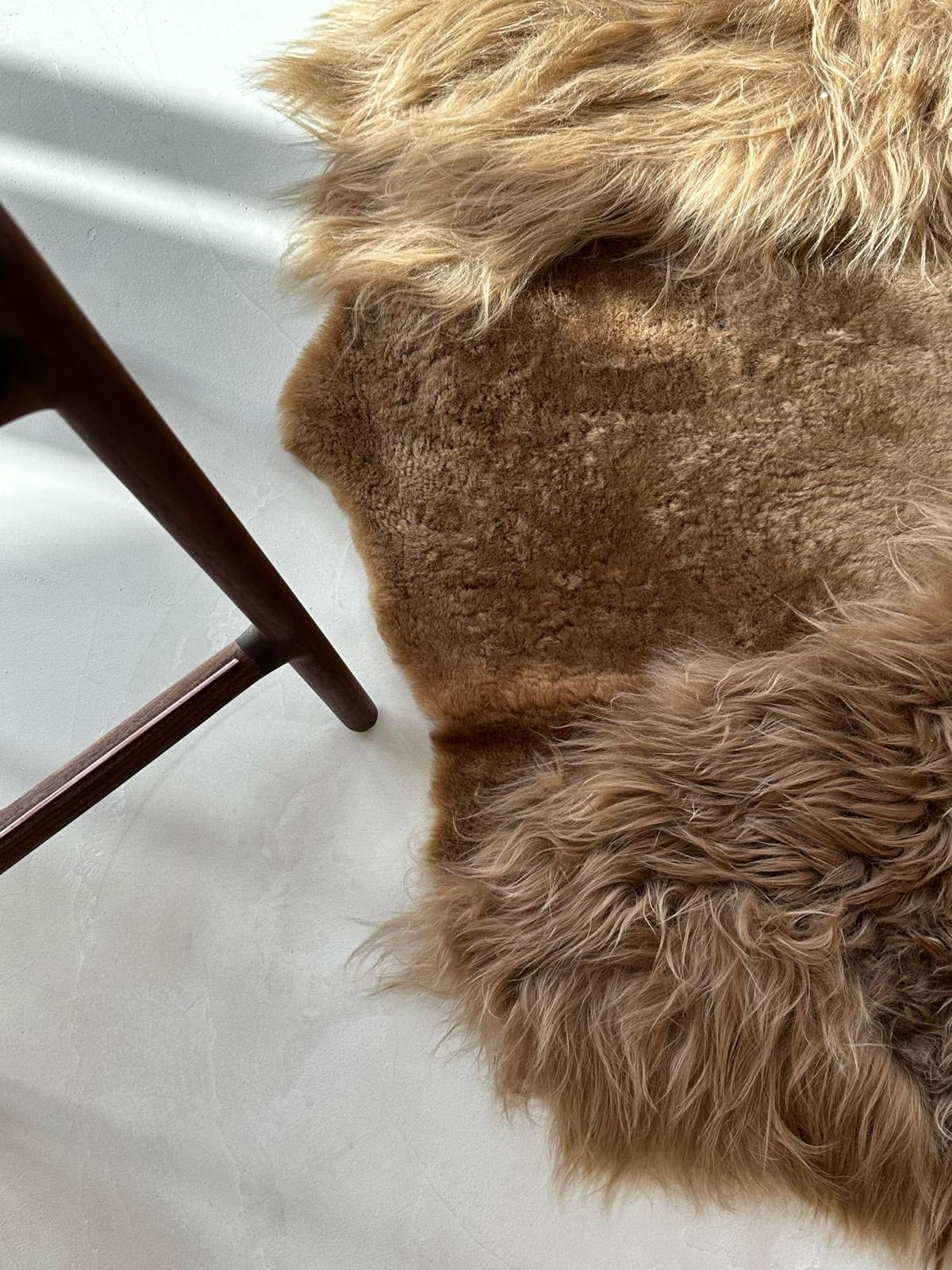 Monroe Life Knokke - schapenvachten, schapentapijten, patchwork schapenvellen op maat - Zustermerk van Oscar Candles door Marc Lendfers