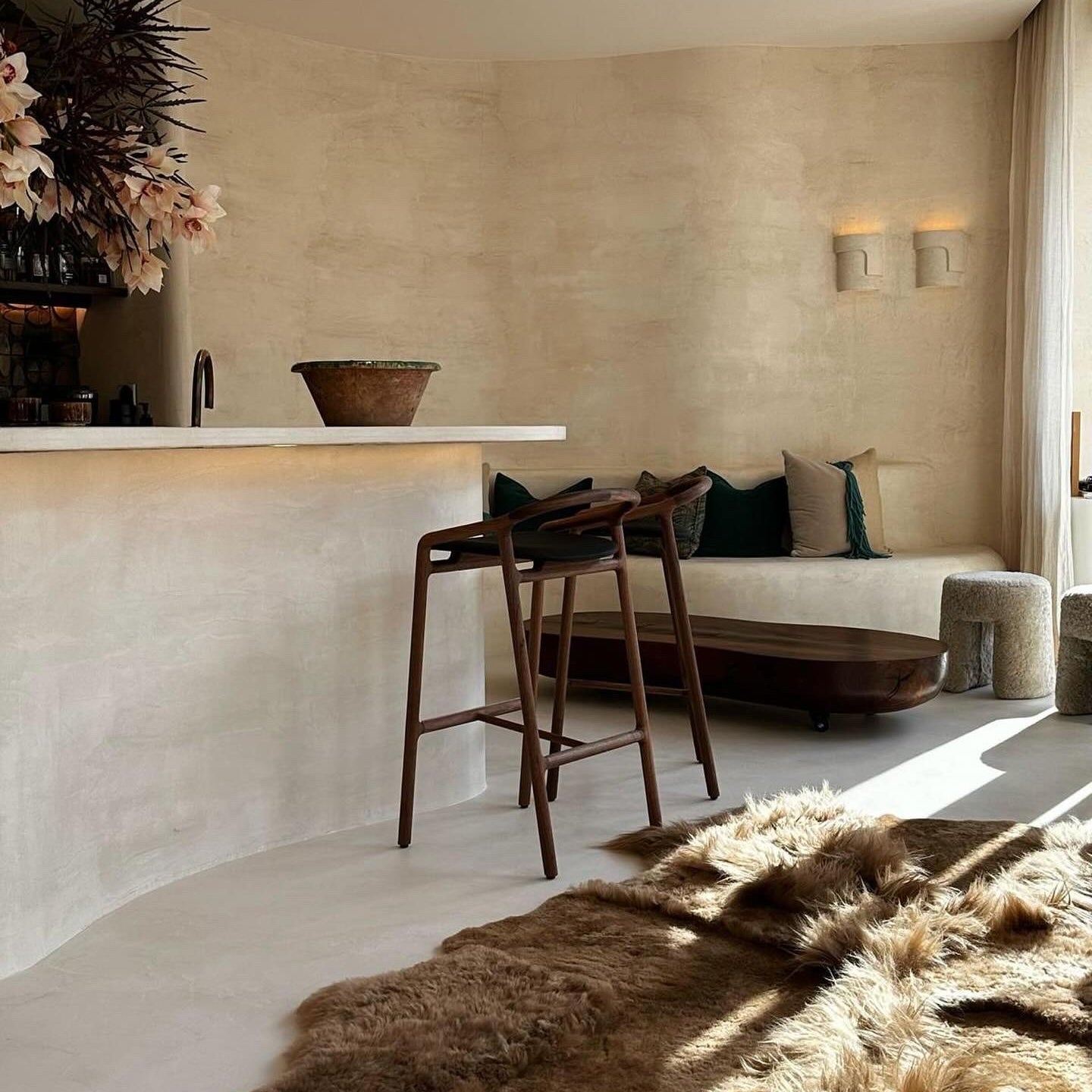 Monroe Life Knokke - schapenvachten, schapentapijten, patchwork schapenvellen op maat - Zustermerk van Oscar Candles door Marc Lendfers