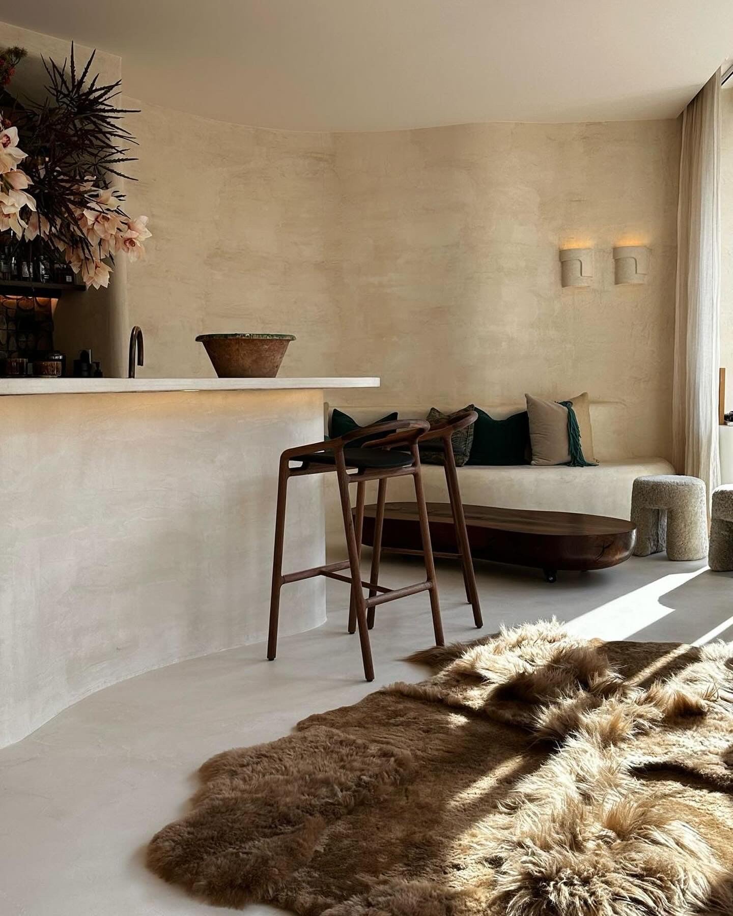 Monroe Life Knokke - schapenvachten, schapentapijten, patchwork schapenvellen op maat - Zustermerk van Oscar Candles door Marc Lendfers