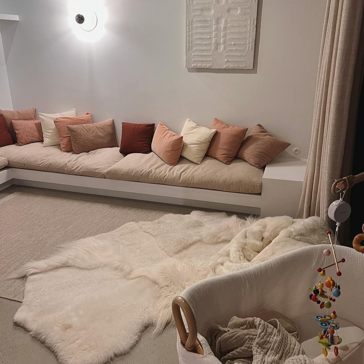Monroe Life Knokke - schapenvachten, schapentapijten, patchwork schapenvellen op maat - Zustermerk van Oscar Candles door Marc Lendfers