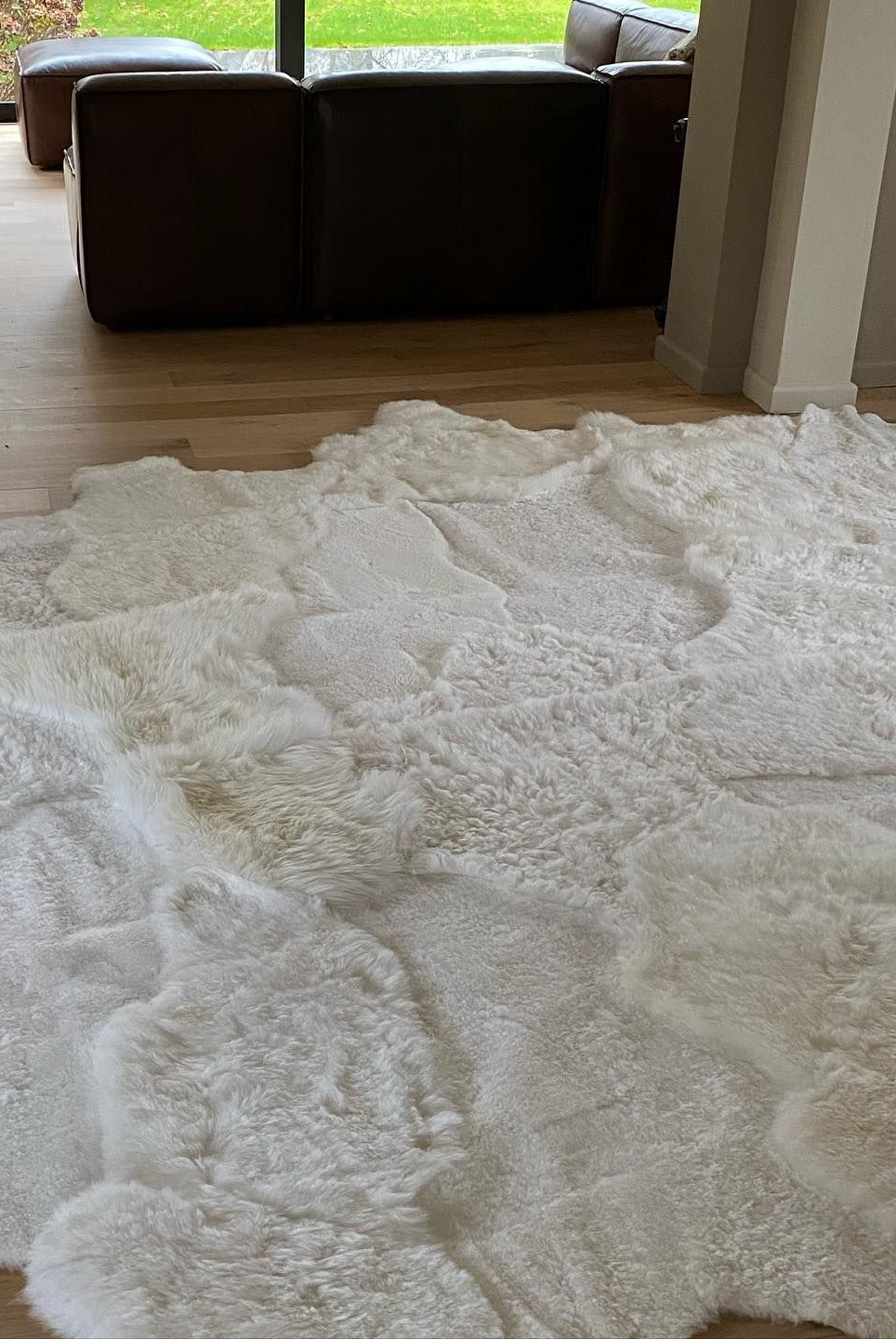 Monroe Life Knokke - schapenvachten, schapentapijten, patchwork schapenvellen op maat - Zustermerk van Oscar Candles door Marc Lendfers