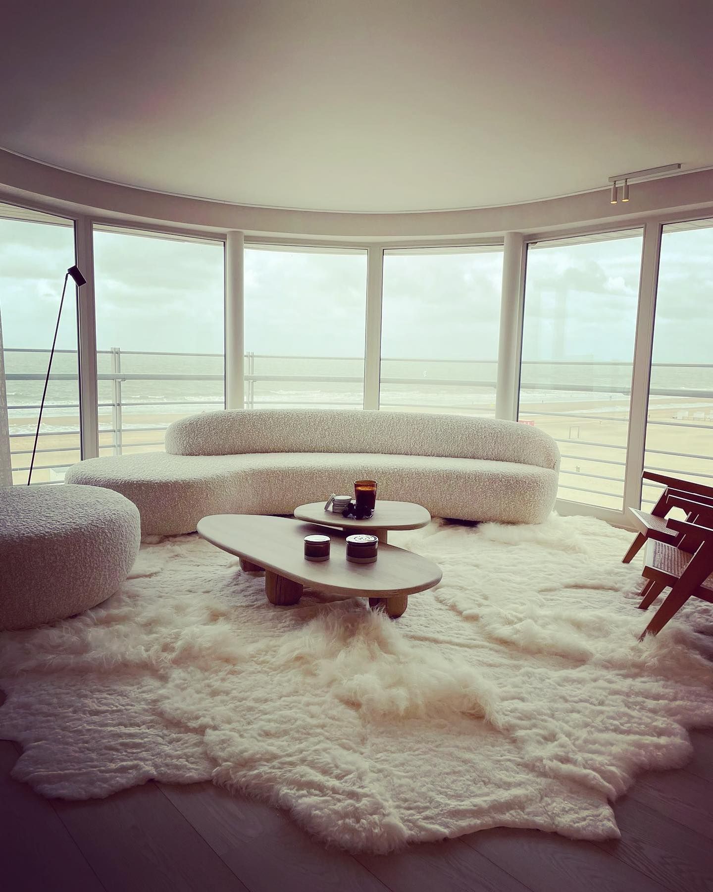 Monroe Life Knokke - schapenvachten, schapentapijten, patchwork schapenvellen op maat - Zustermerk van Oscar Candles door Marc Lendfers