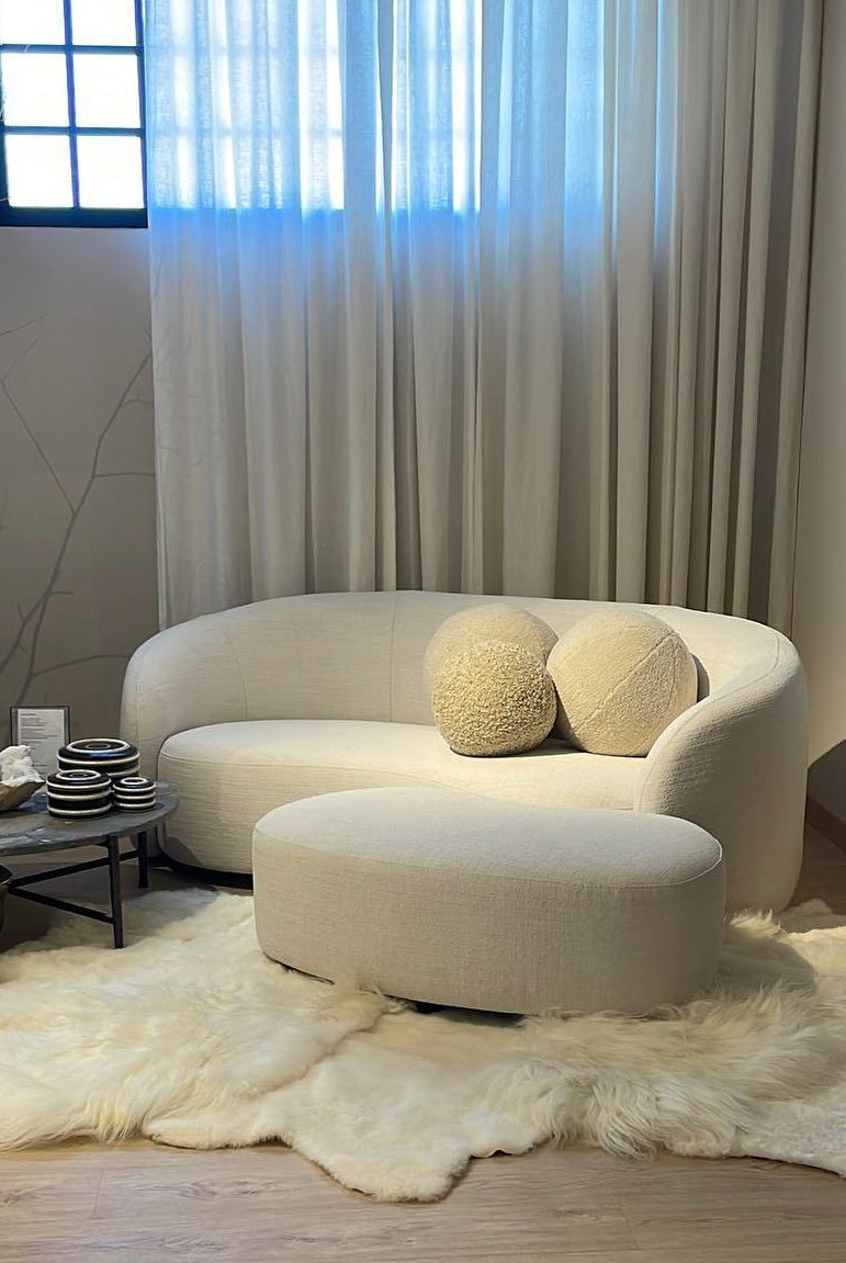 Monroe Life Knokke - schapenvachten, schapentapijten, patchwork schapenvellen op maat - Zustermerk van Oscar Candles door Marc Lendfers