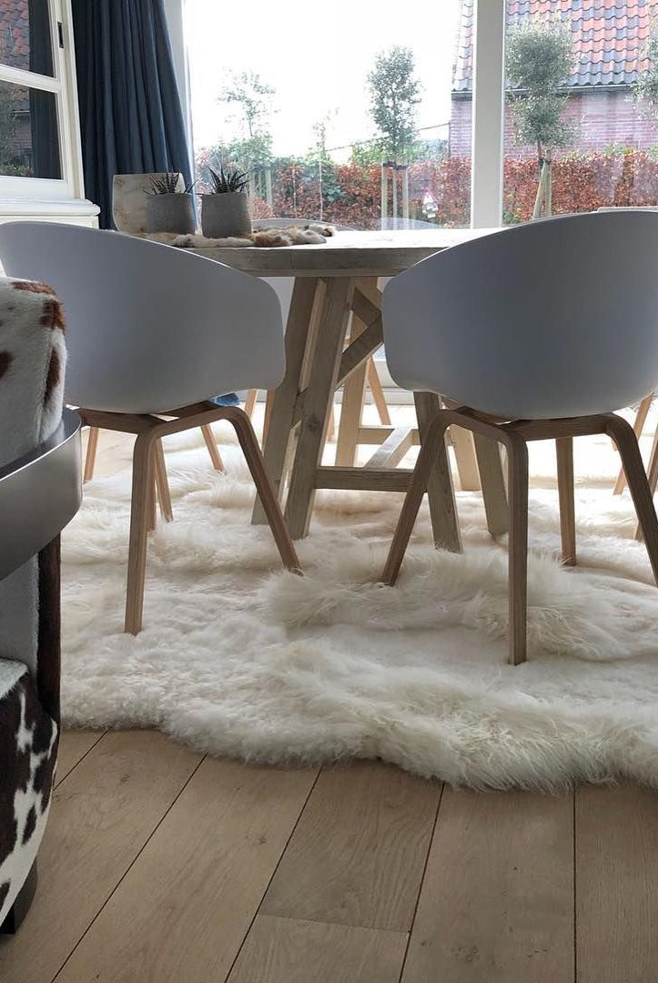 Monroe Life Knokke - schapenvachten, schapentapijten, patchwork schapenvellen op maat - Zustermerk van Oscar Candles door Marc Lendfers