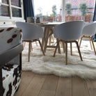 Monroe Life Knokke - schapenvachten, schapentapijten, patchwork schapenvellen op maat - Zustermerk van Oscar Candles door Marc Lendfers