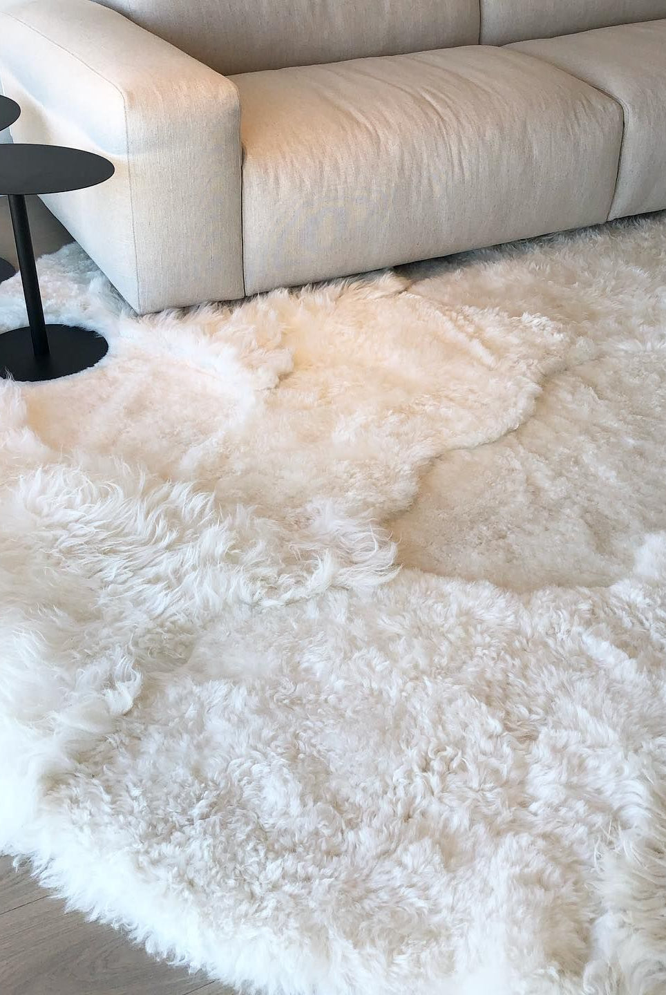 Monroe Life Knokke - schapenvachten, schapentapijten, patchwork schapenvellen op maat - Zustermerk van Oscar Candles door Marc Lendfers