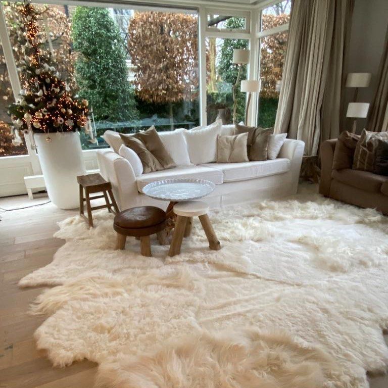 Monroe Life Knokke - schapenvachten, schapentapijten, patchwork schapenvellen op maat - Zustermerk van Oscar Candles door Marc Lendfers