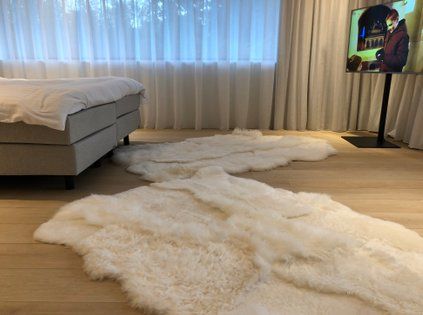 Monroe Life Knokke - schapenvachten, schapentapijten, patchwork schapenvellen op maat - Zustermerk van Oscar Candles door Marc Lendfers