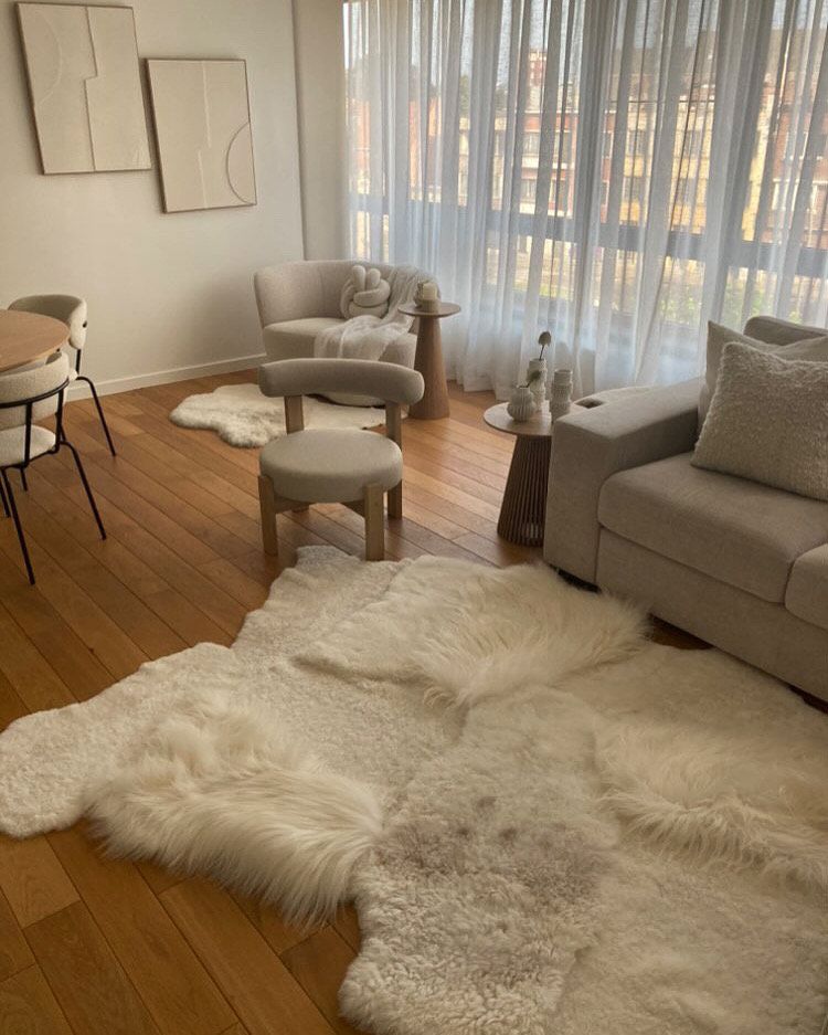Monroe Life Knokke - schapenvachten, schapentapijten, patchwork schapenvellen op maat - Zustermerk van Oscar Candles door Marc Lendfers